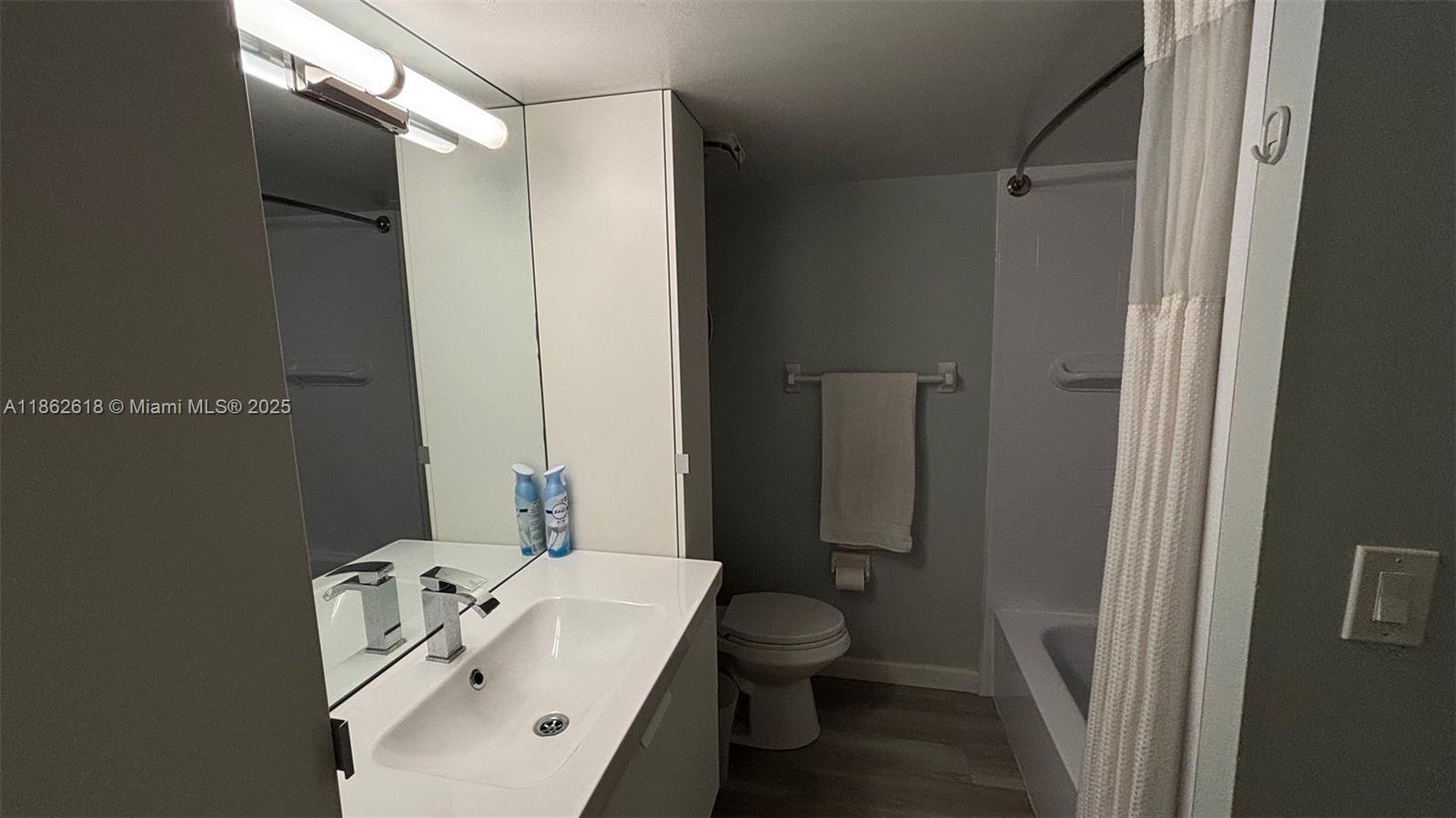 2761 S Oakland Forest Dr # 103