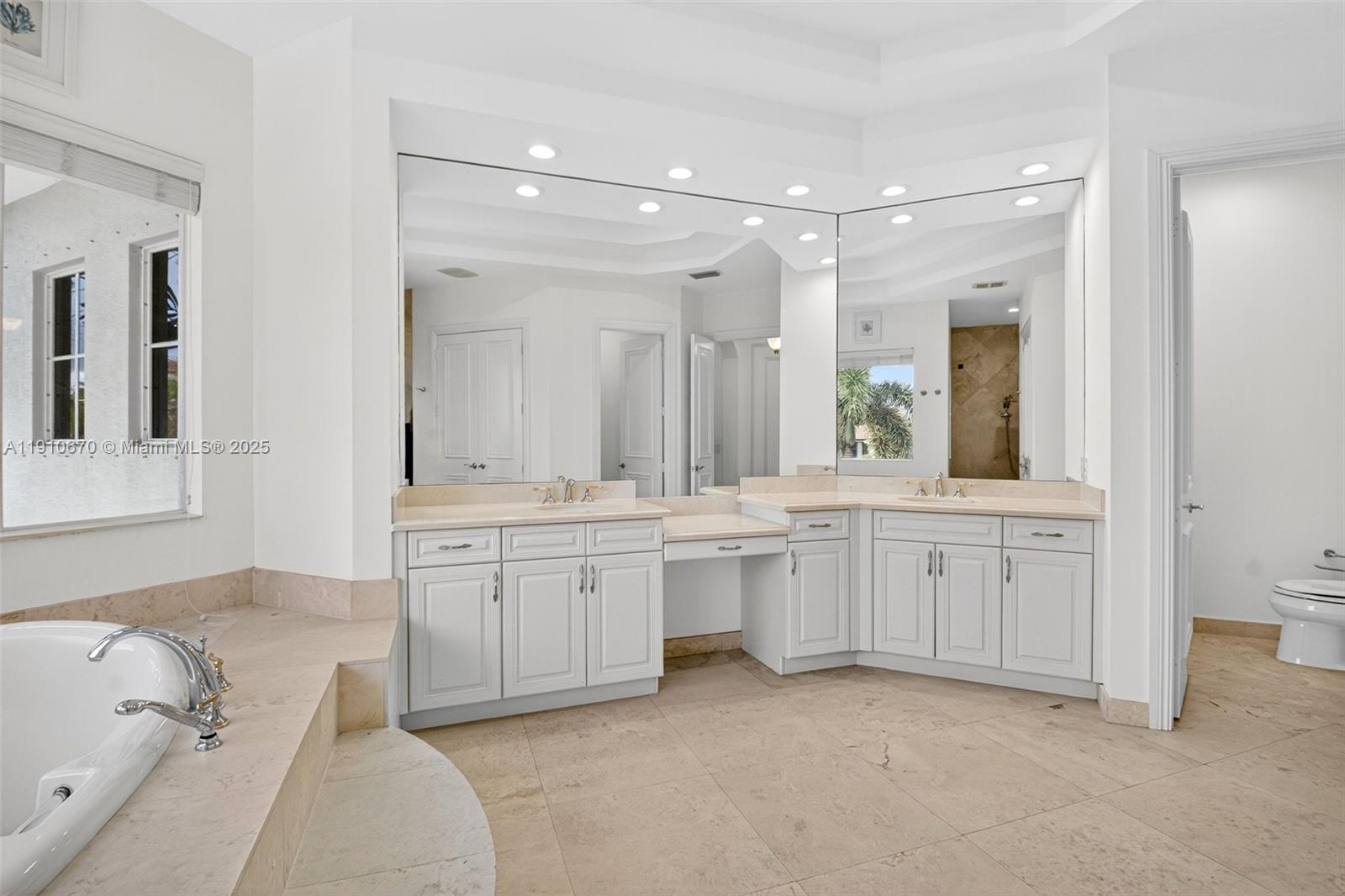 9597 Bridgebrook Dr Unit: -