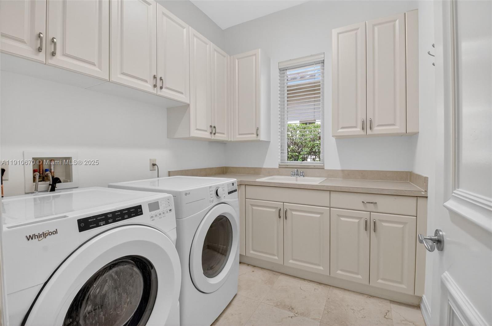 9597 Bridgebrook Dr Unit: -