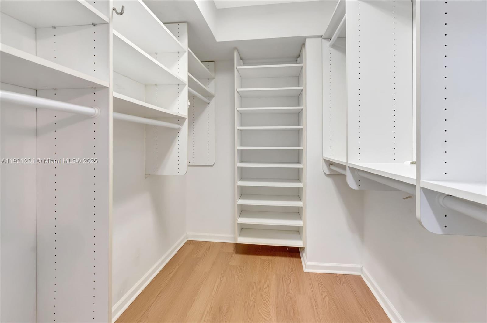 12565 Imperial Isle Dr # 204