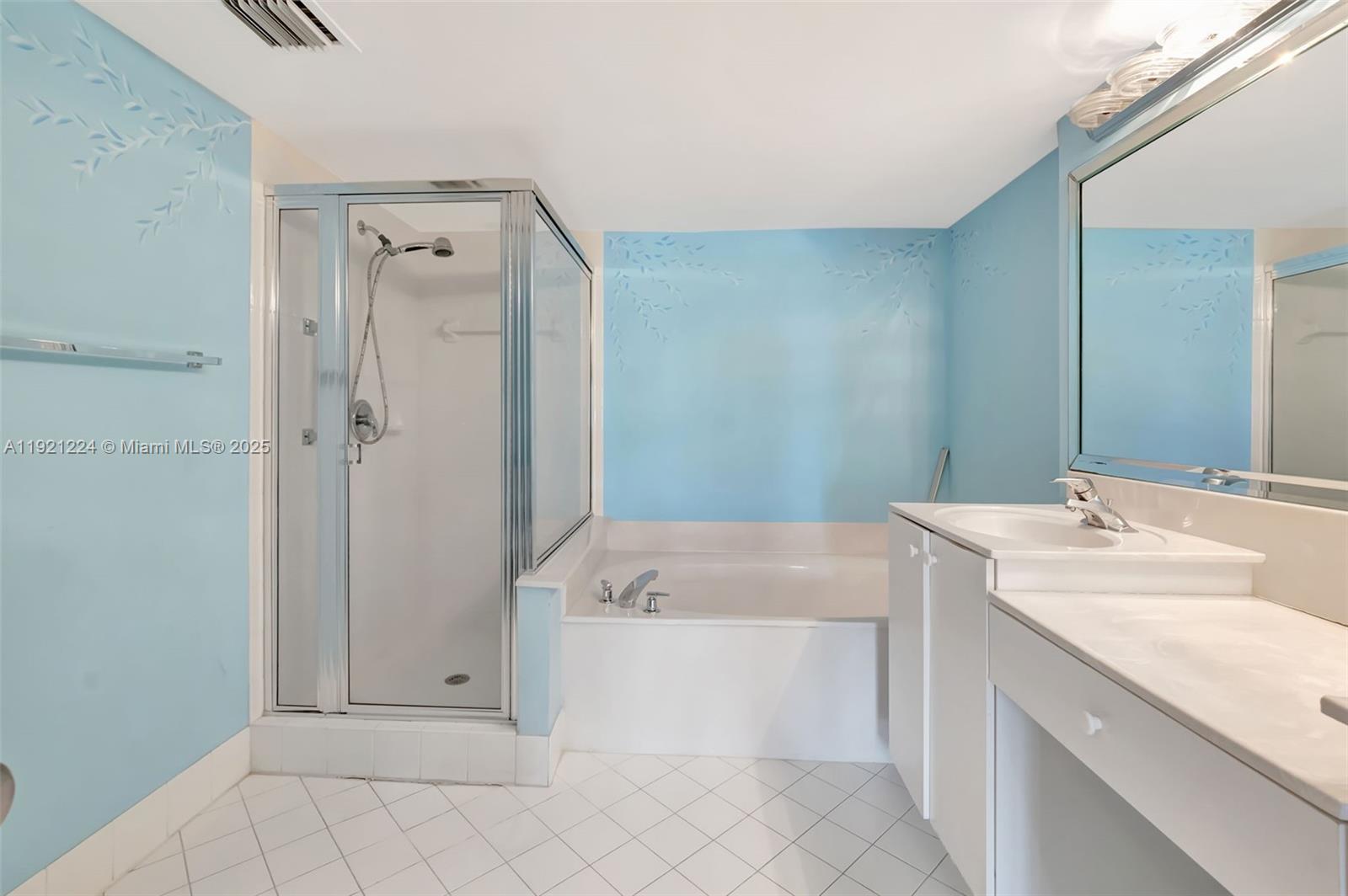 12565 Imperial Isle Dr # 204