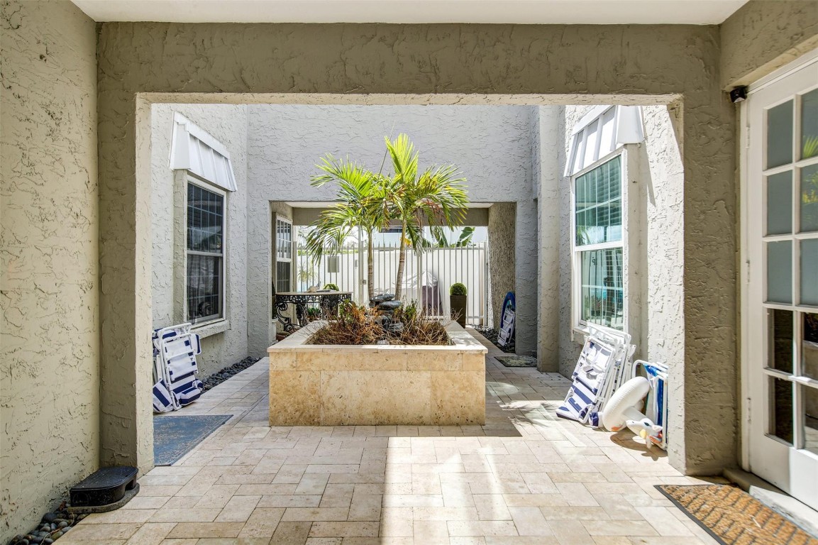 2708 NE 14th Street Cswy 4