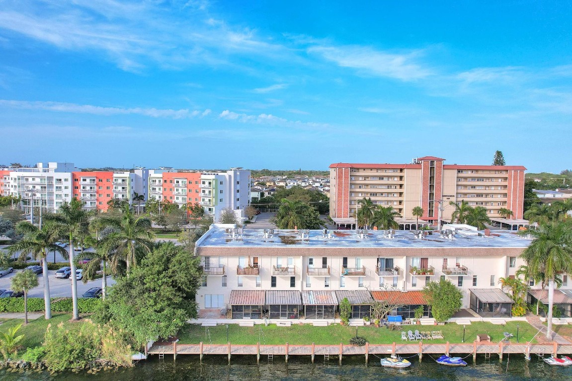 1100 Crystal Lake Dr 214