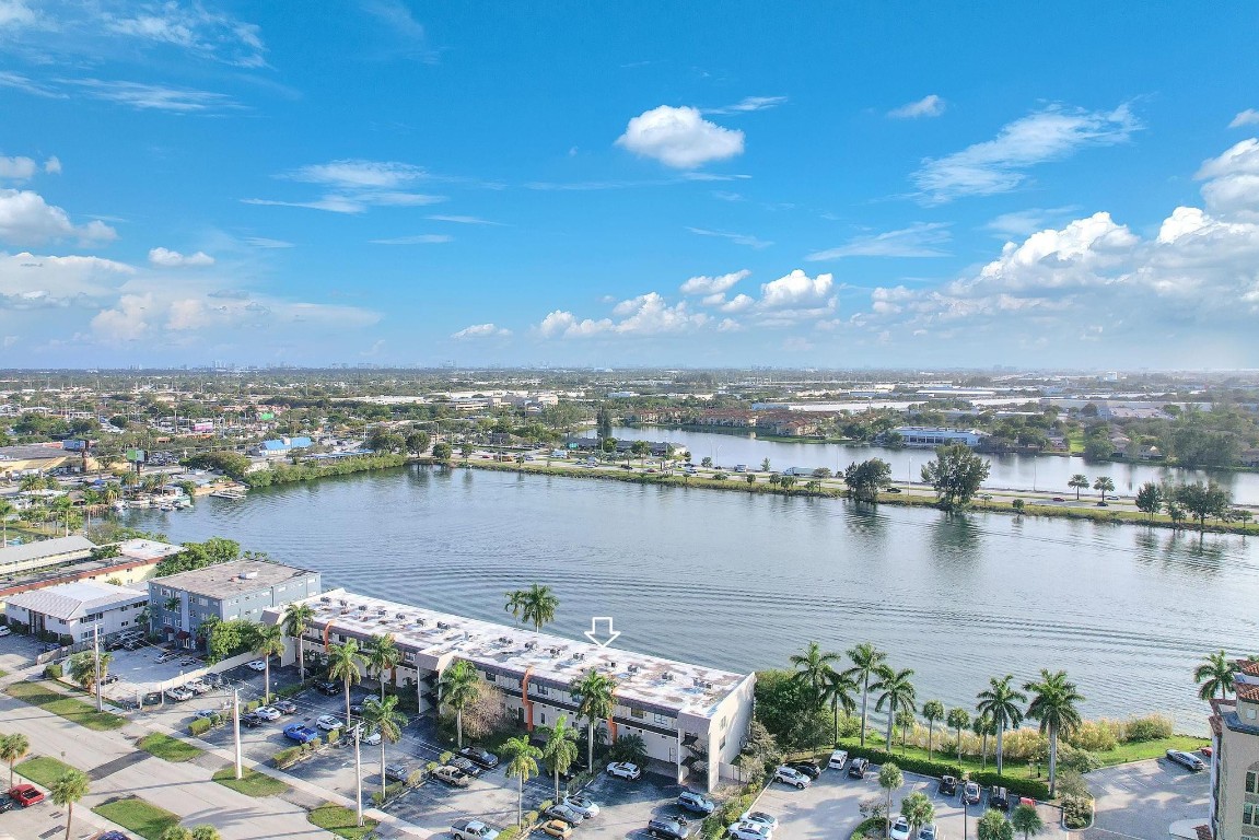 1100 Crystal Lake Dr 214