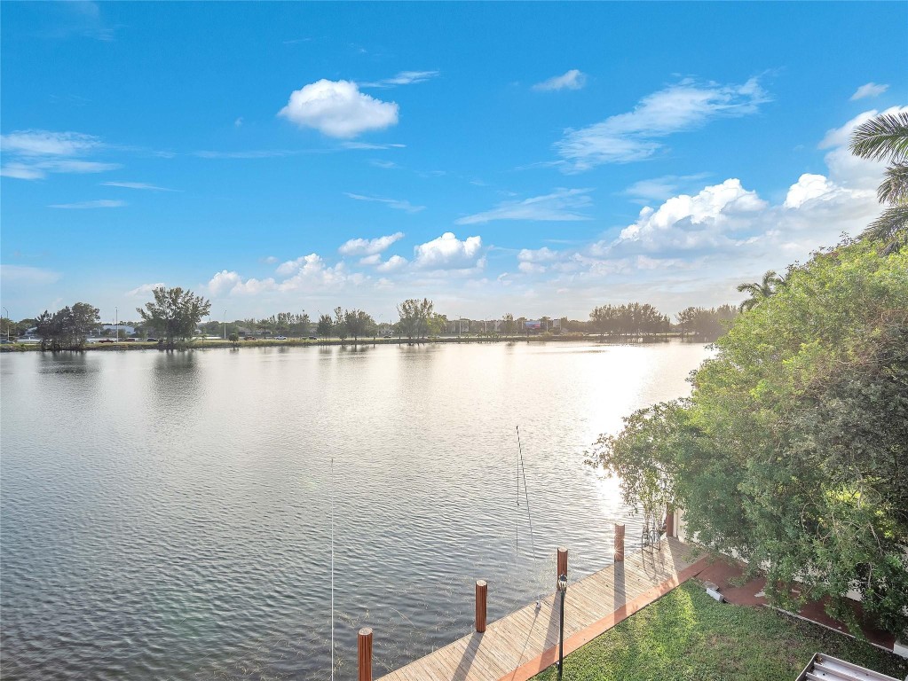 1100 Crystal Lake Dr 214