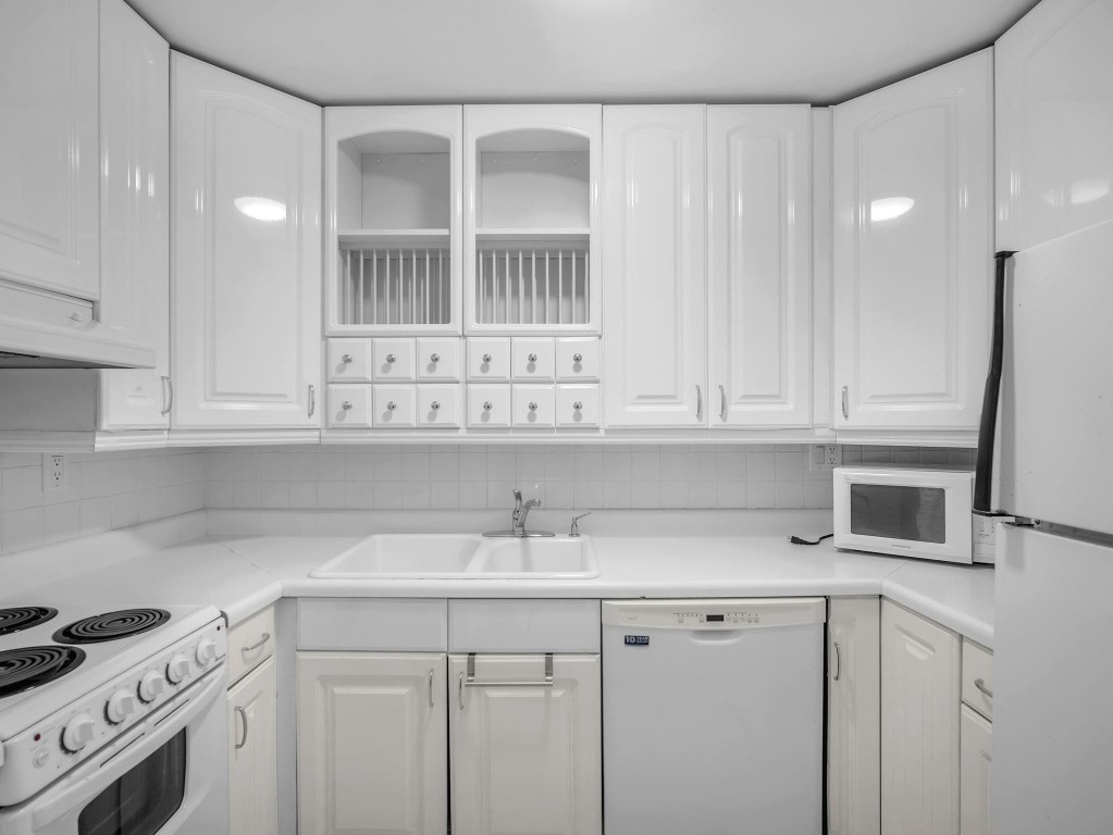 1100 Crystal Lake Dr 214