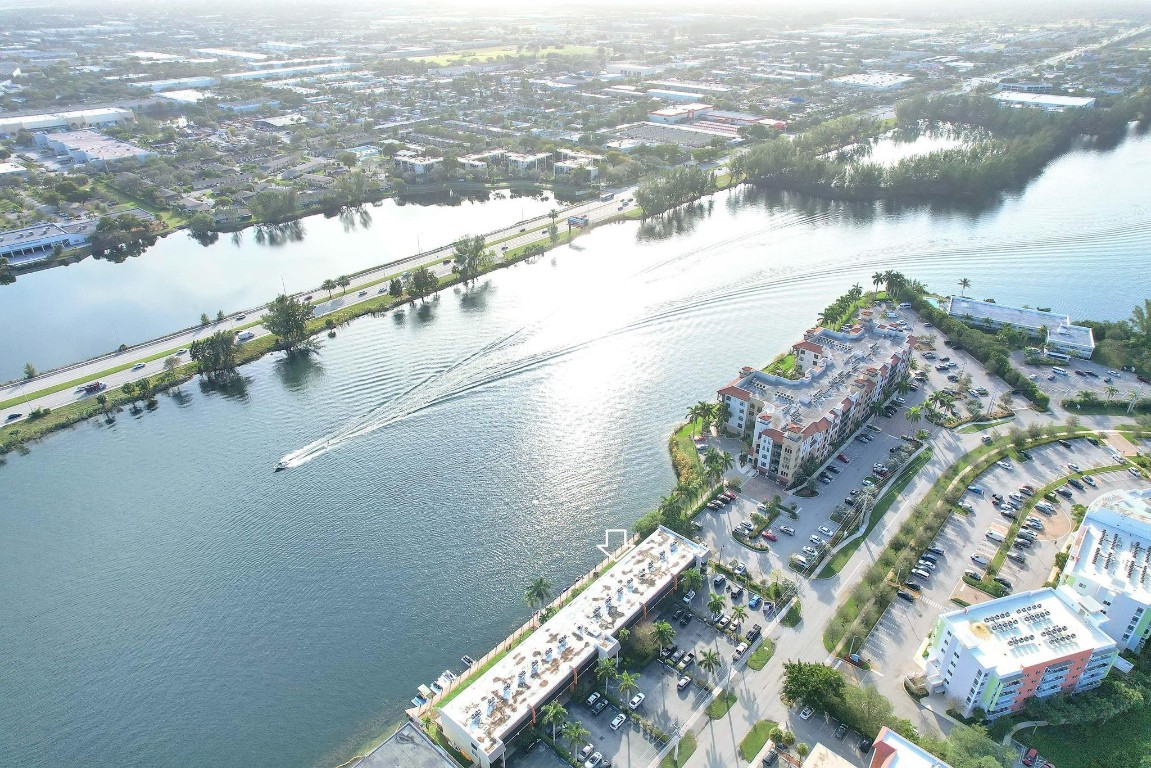 1100 Crystal Lake Dr 214