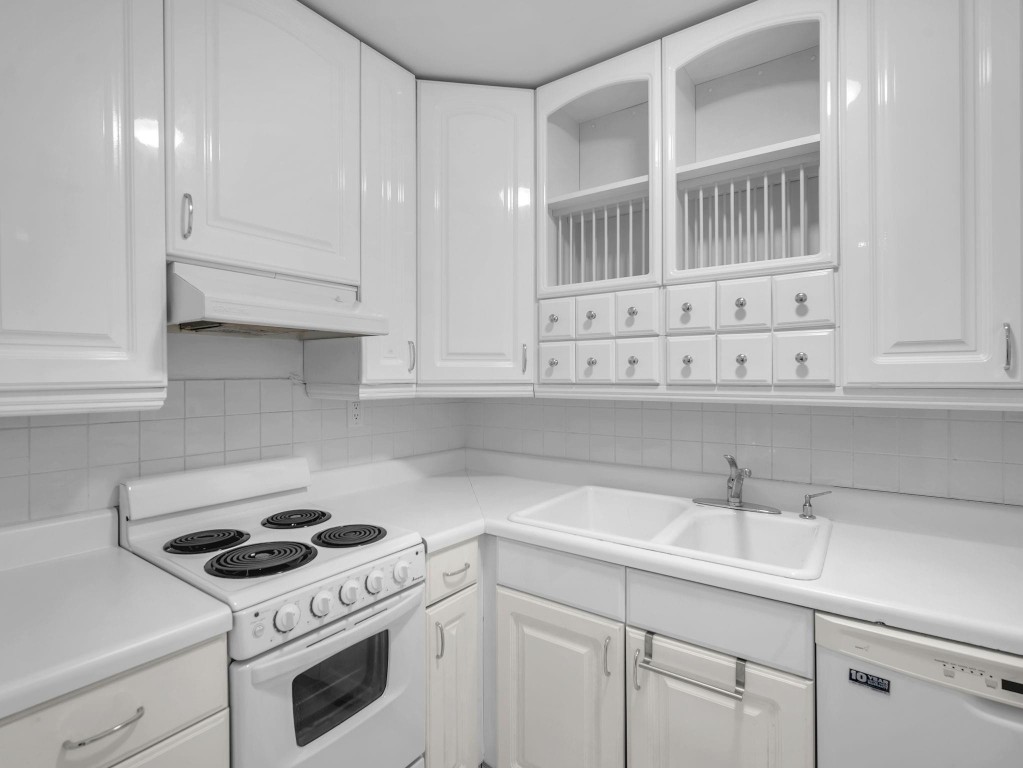 1100 Crystal Lake Dr 214