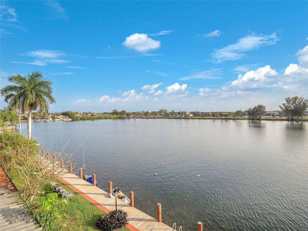 1100 Crystal Lake Dr 214