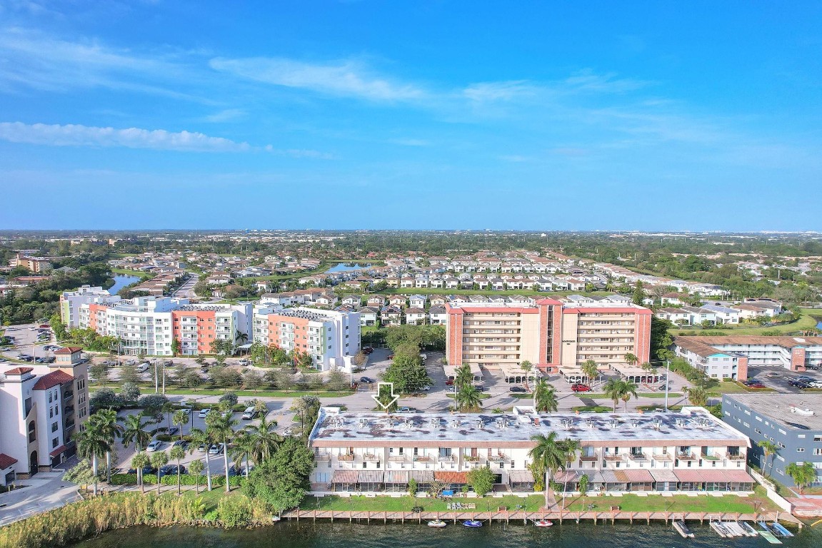 1100 Crystal Lake Dr 214