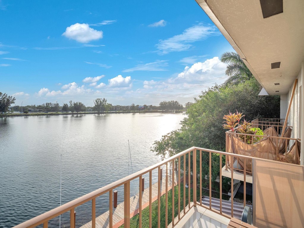 1100 Crystal Lake Dr 214