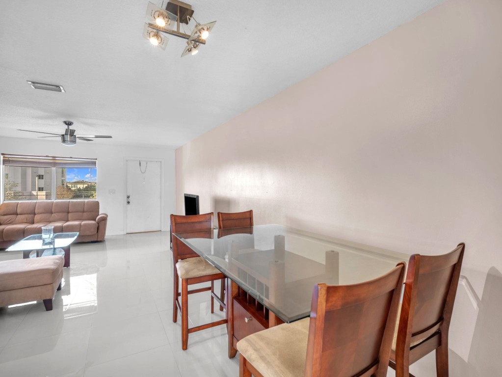 1100 Crystal Lake Dr 214