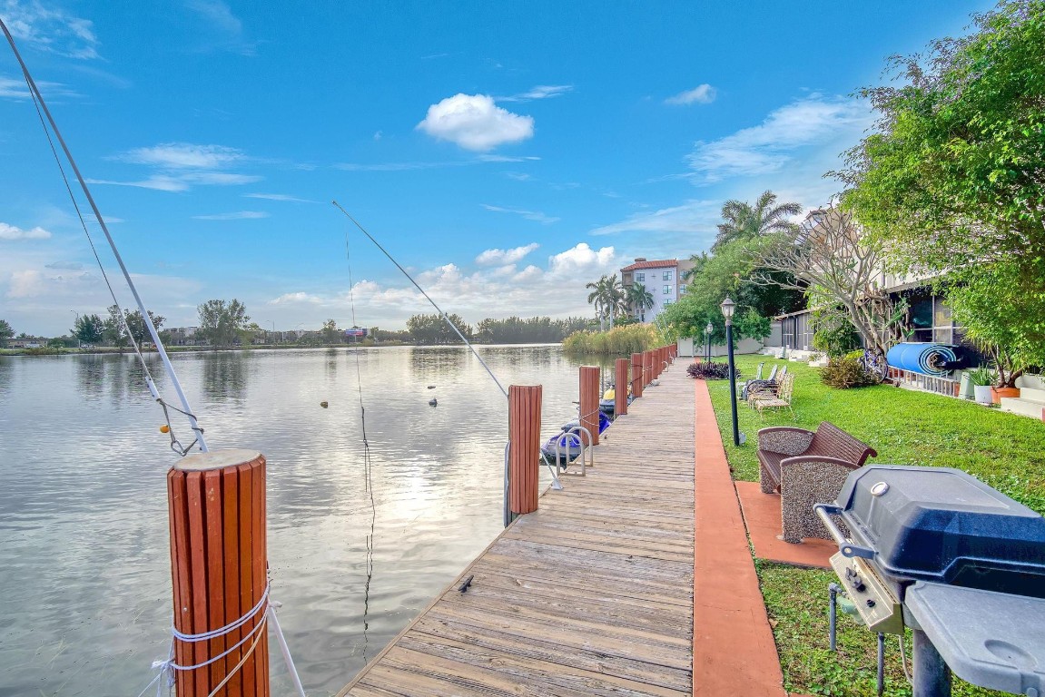 1100 Crystal Lake Dr 214