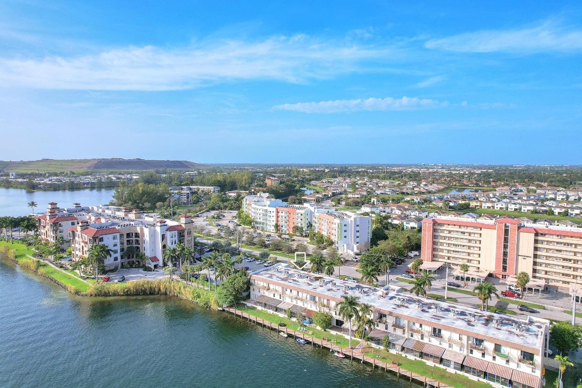 1100 Crystal Lake Dr 214