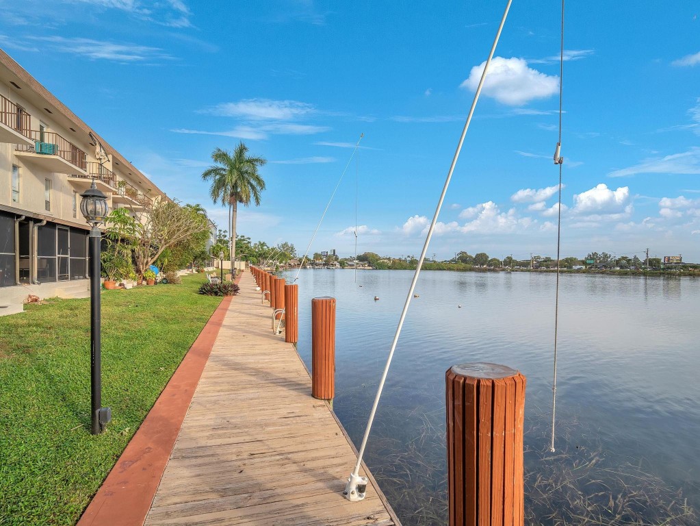 1100 Crystal Lake Dr 214