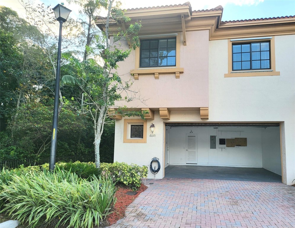 6071 Grand Cypress Cir