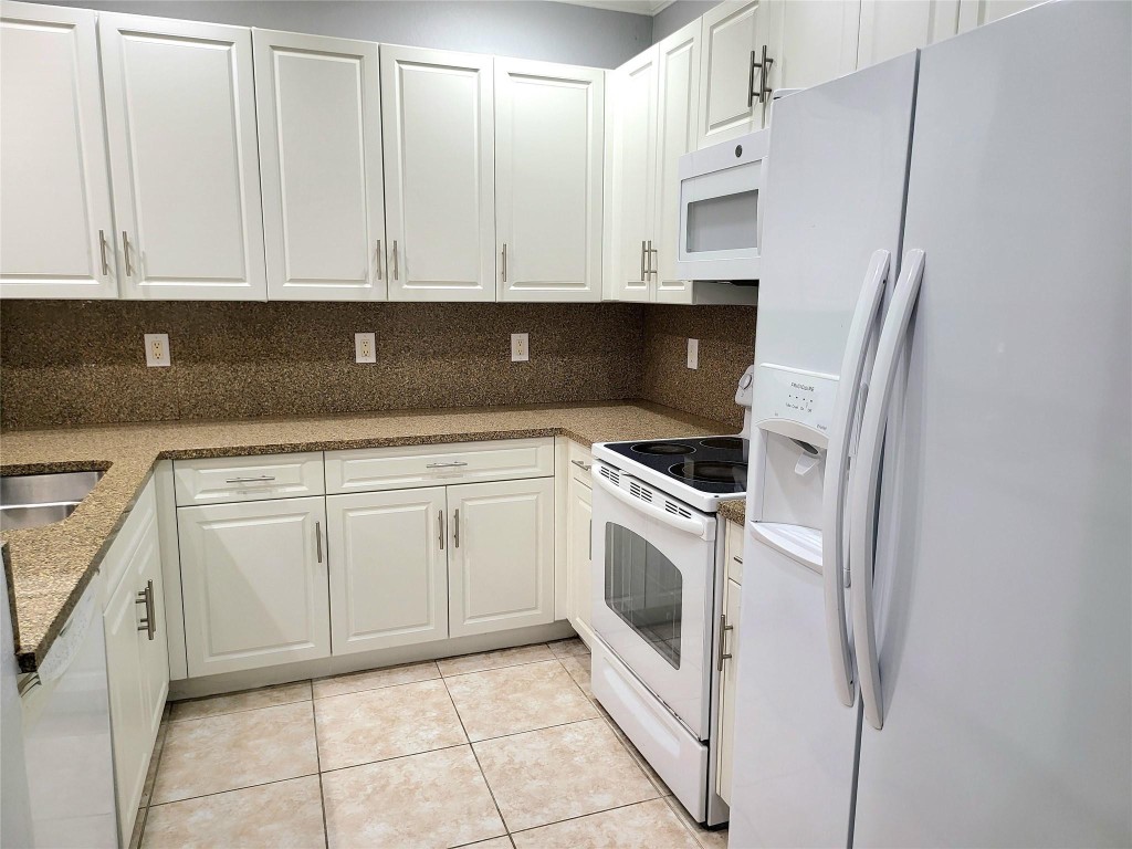 6071 Grand Cypress Cir