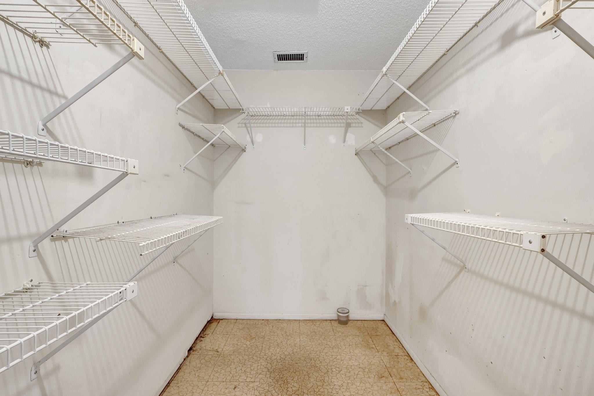 204 Lake Helen Dr 204