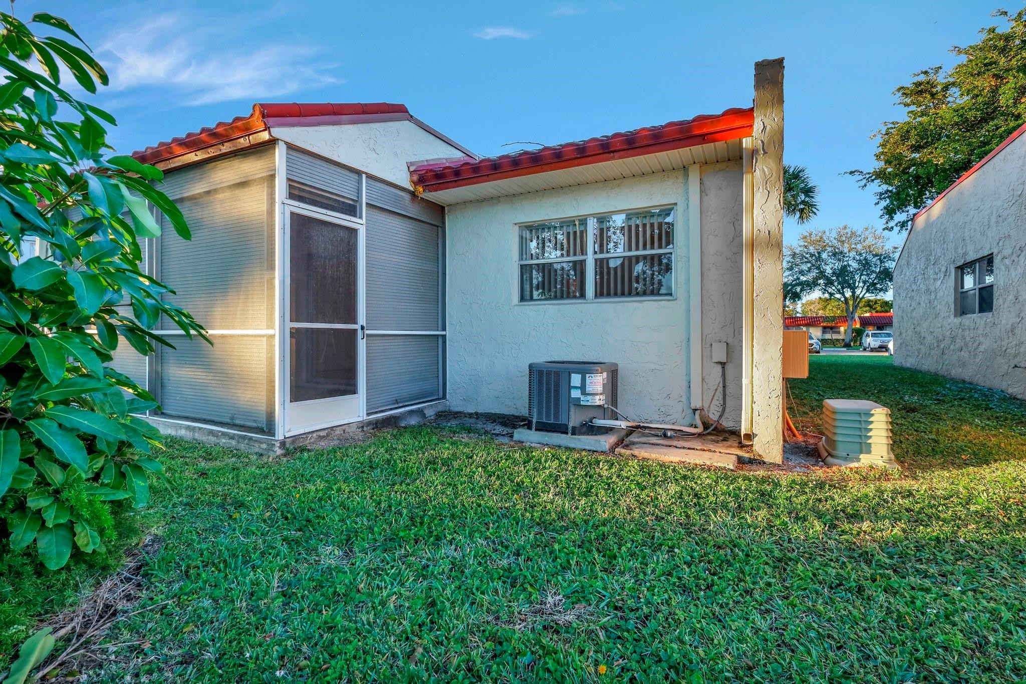 204 Lake Helen Dr 204