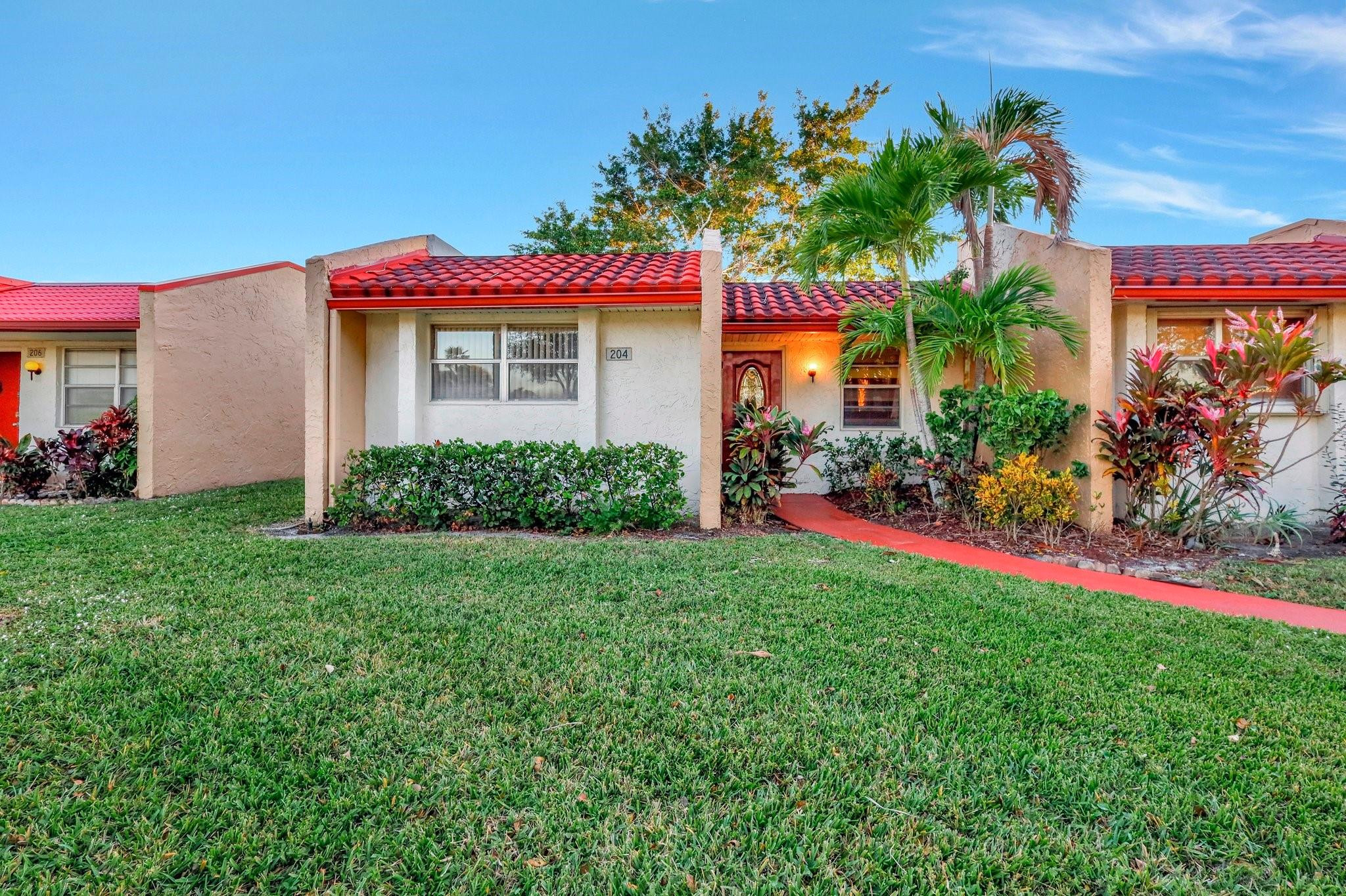 204 Lake Helen Dr 204