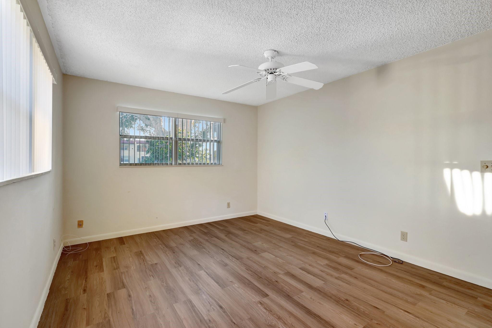 204 Lake Helen Dr 204