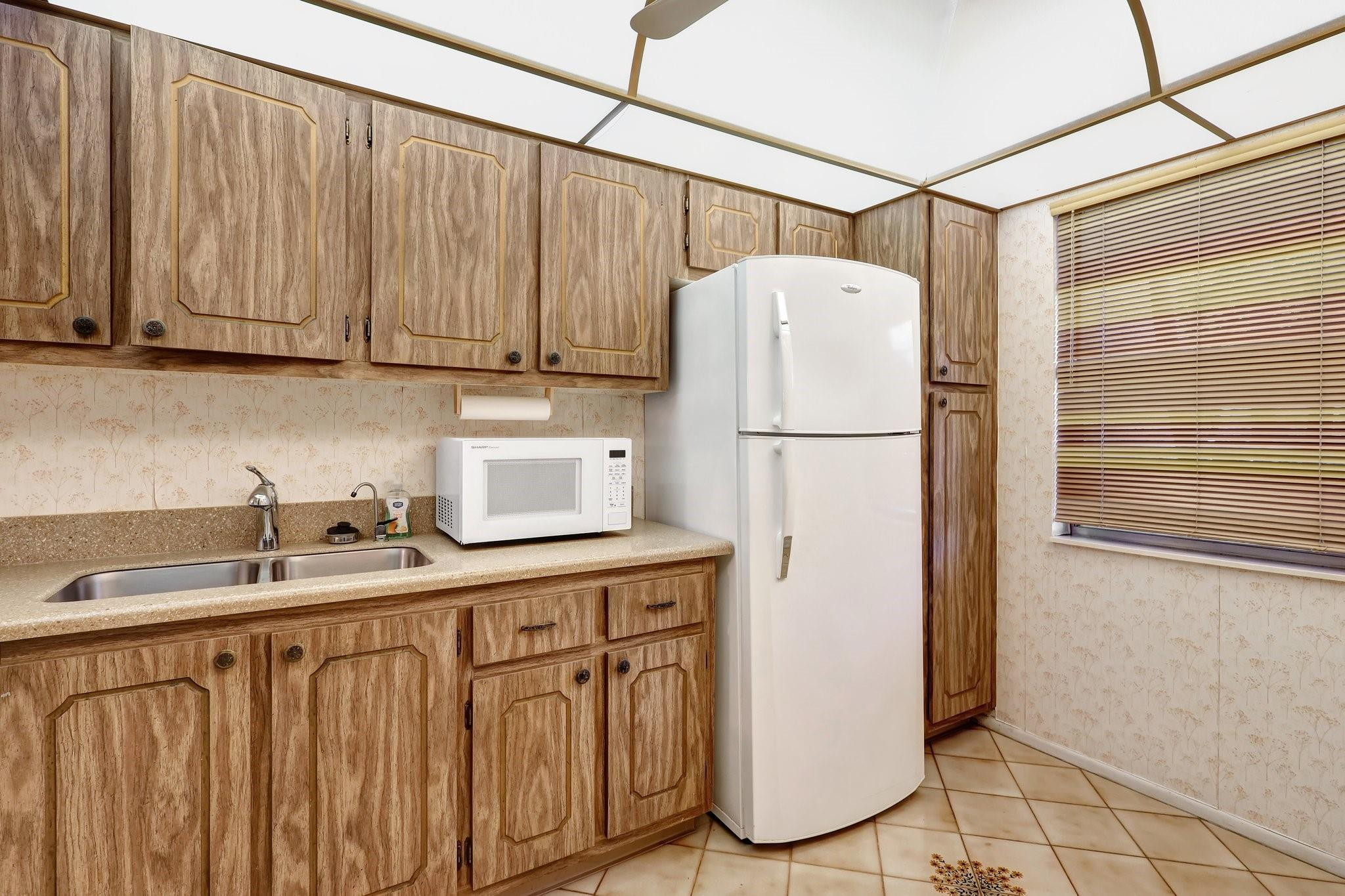 204 Lake Helen Dr 204