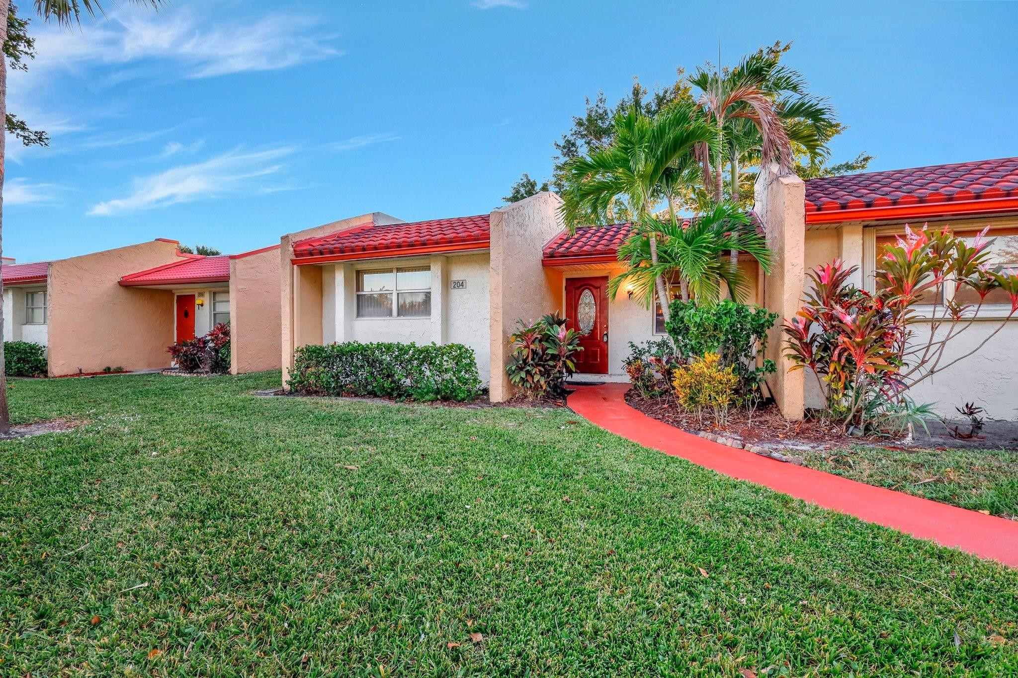 204 Lake Helen Dr 204