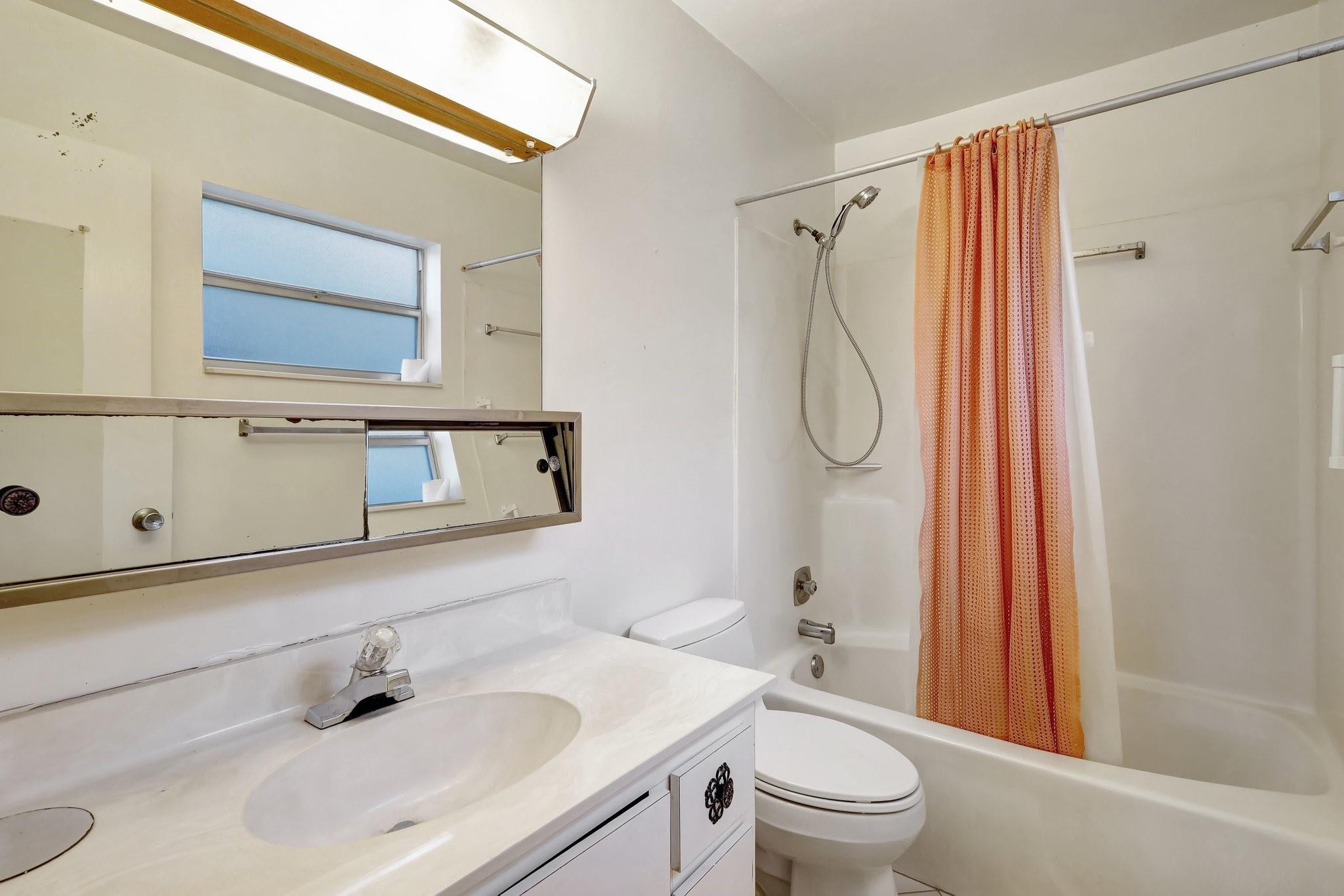 204 Lake Helen Dr 204