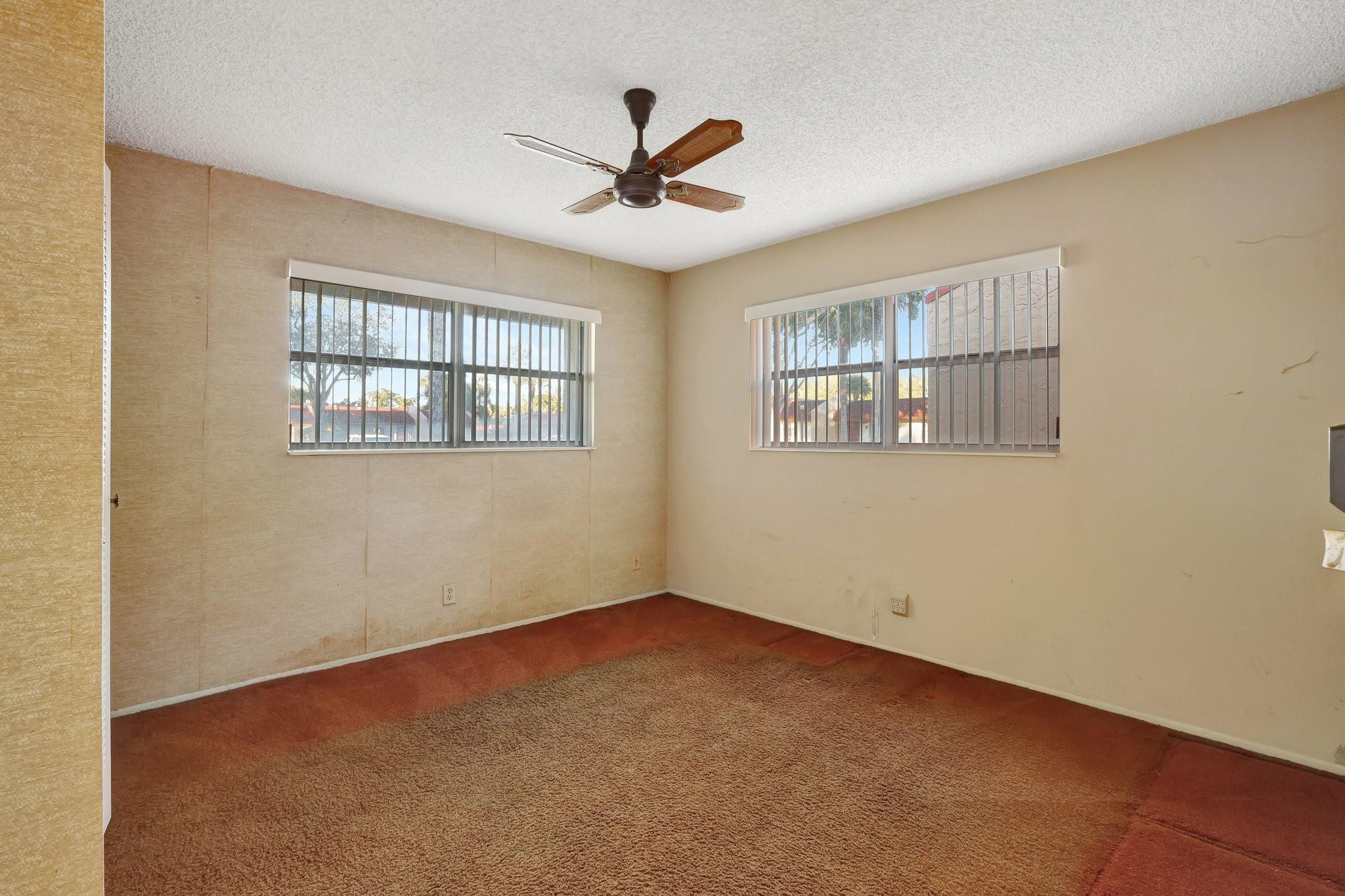 204 Lake Helen Dr 204