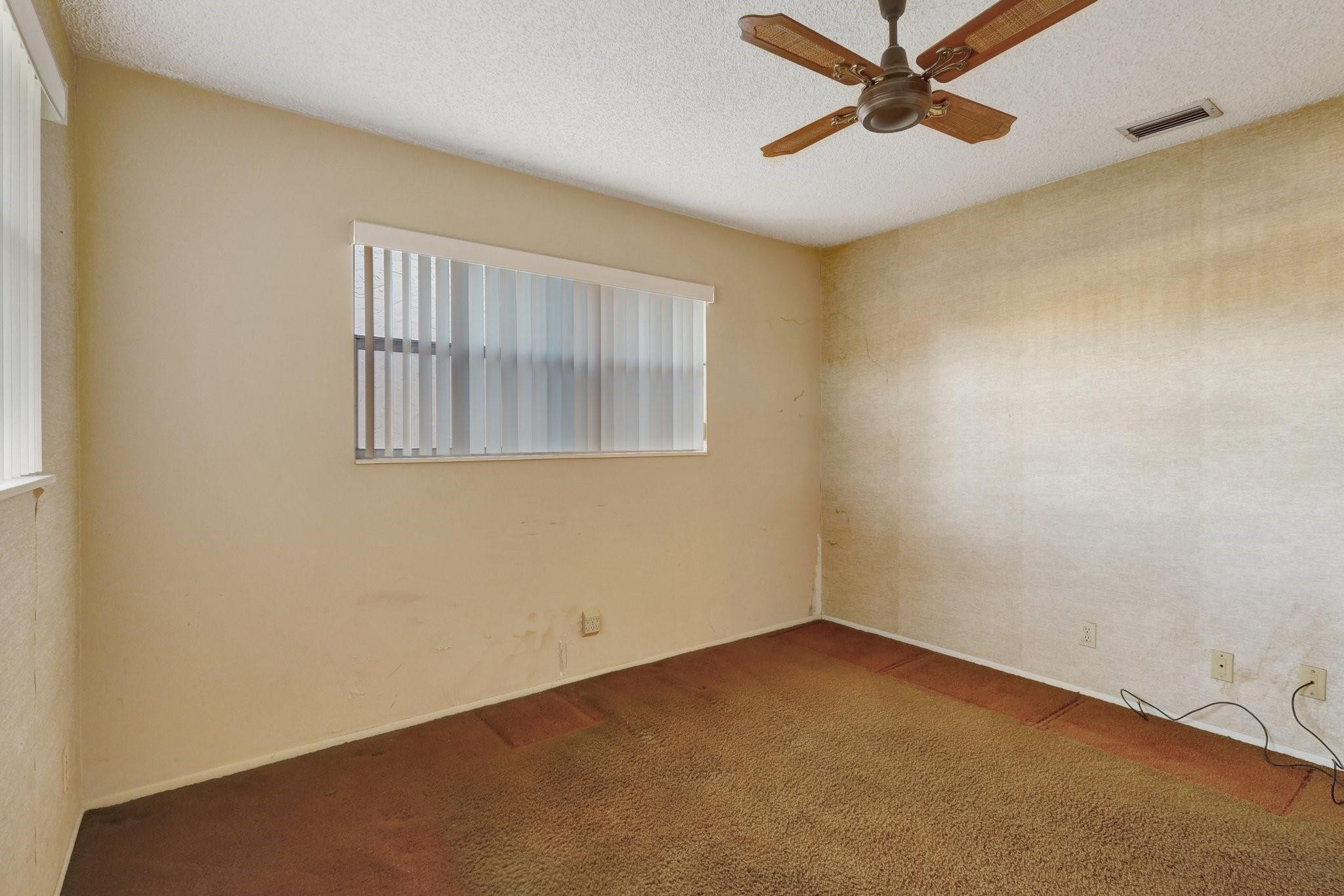 204 Lake Helen Dr 204