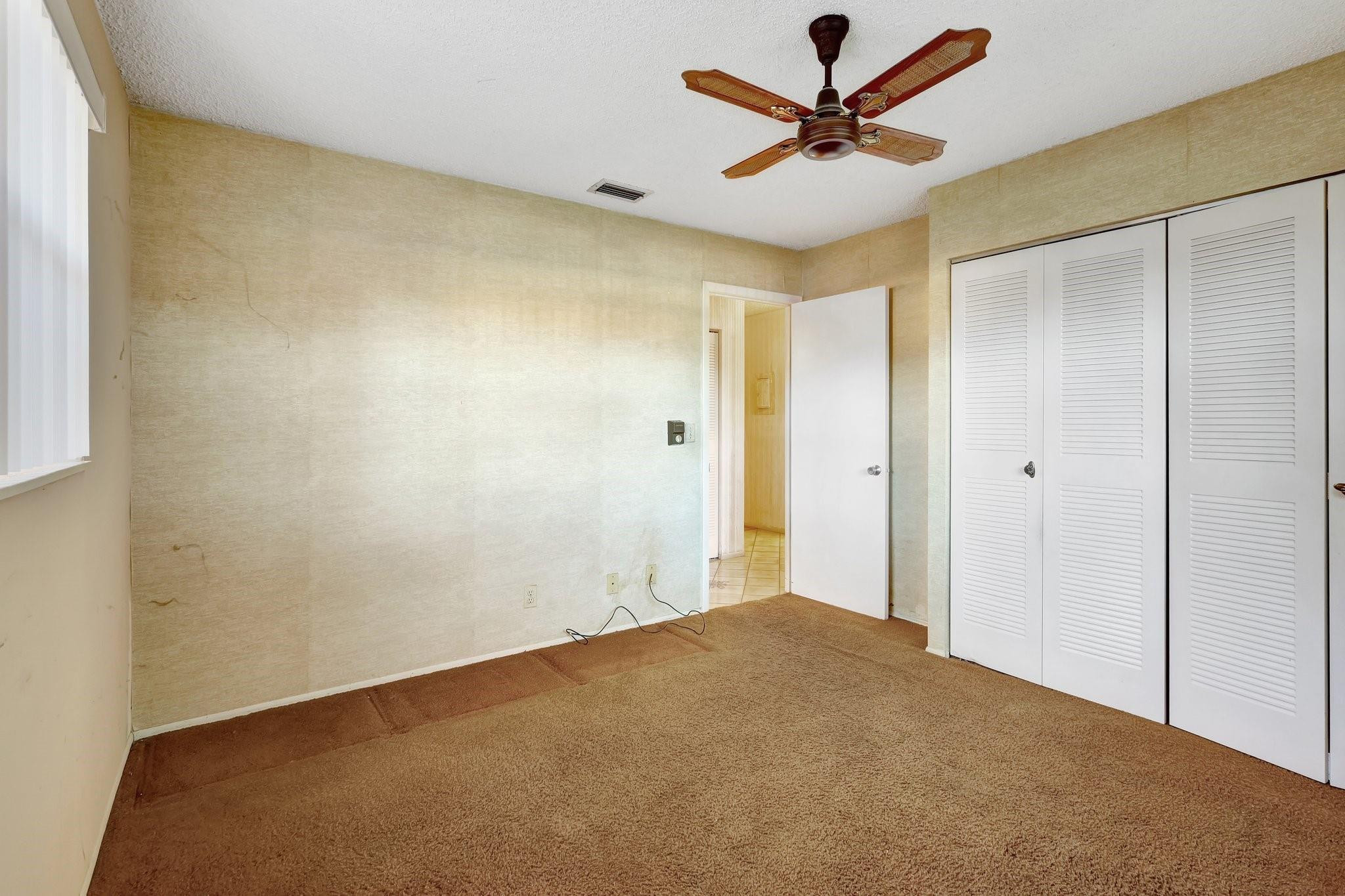 204 Lake Helen Dr 204