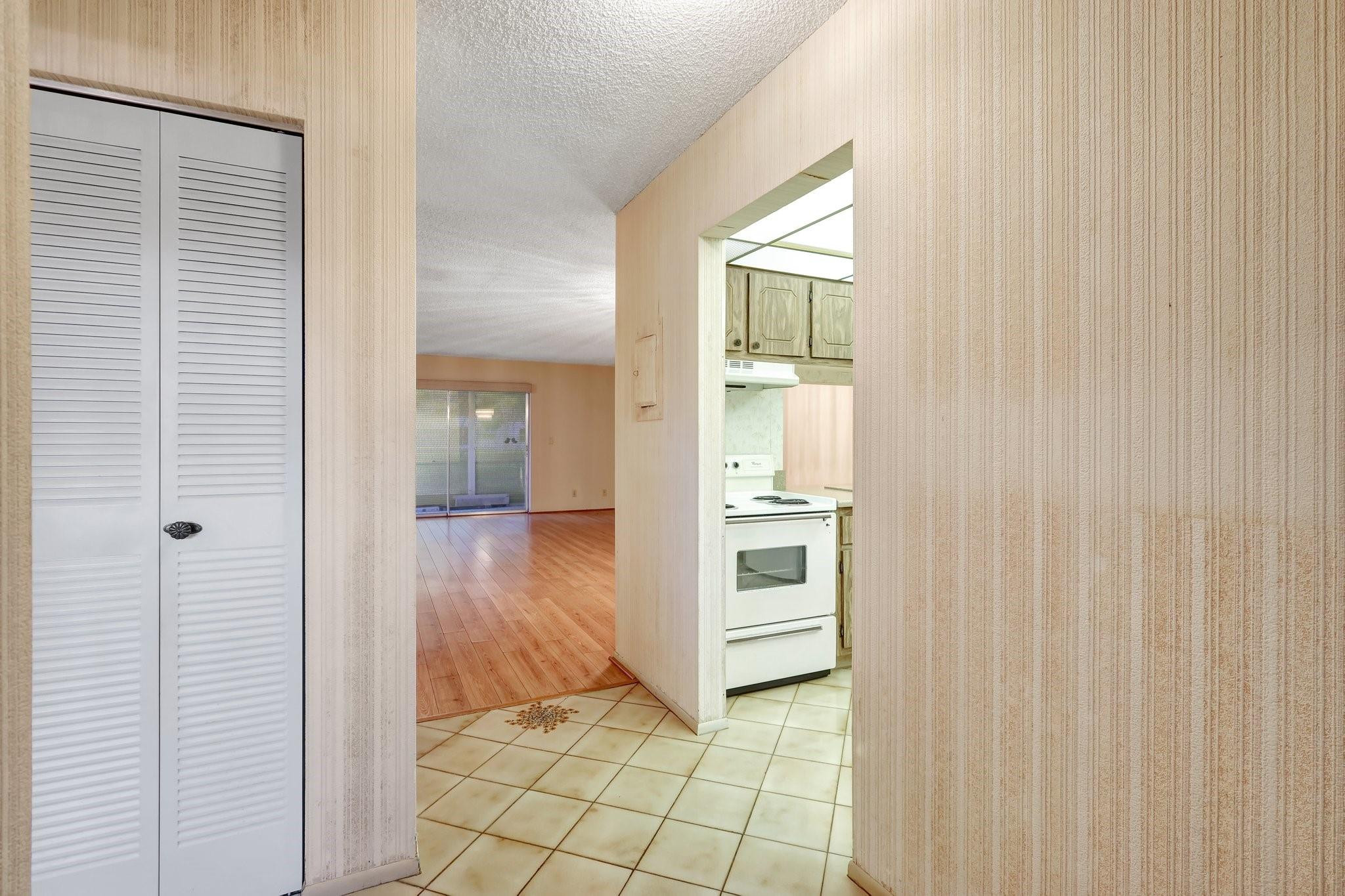 204 Lake Helen Dr 204