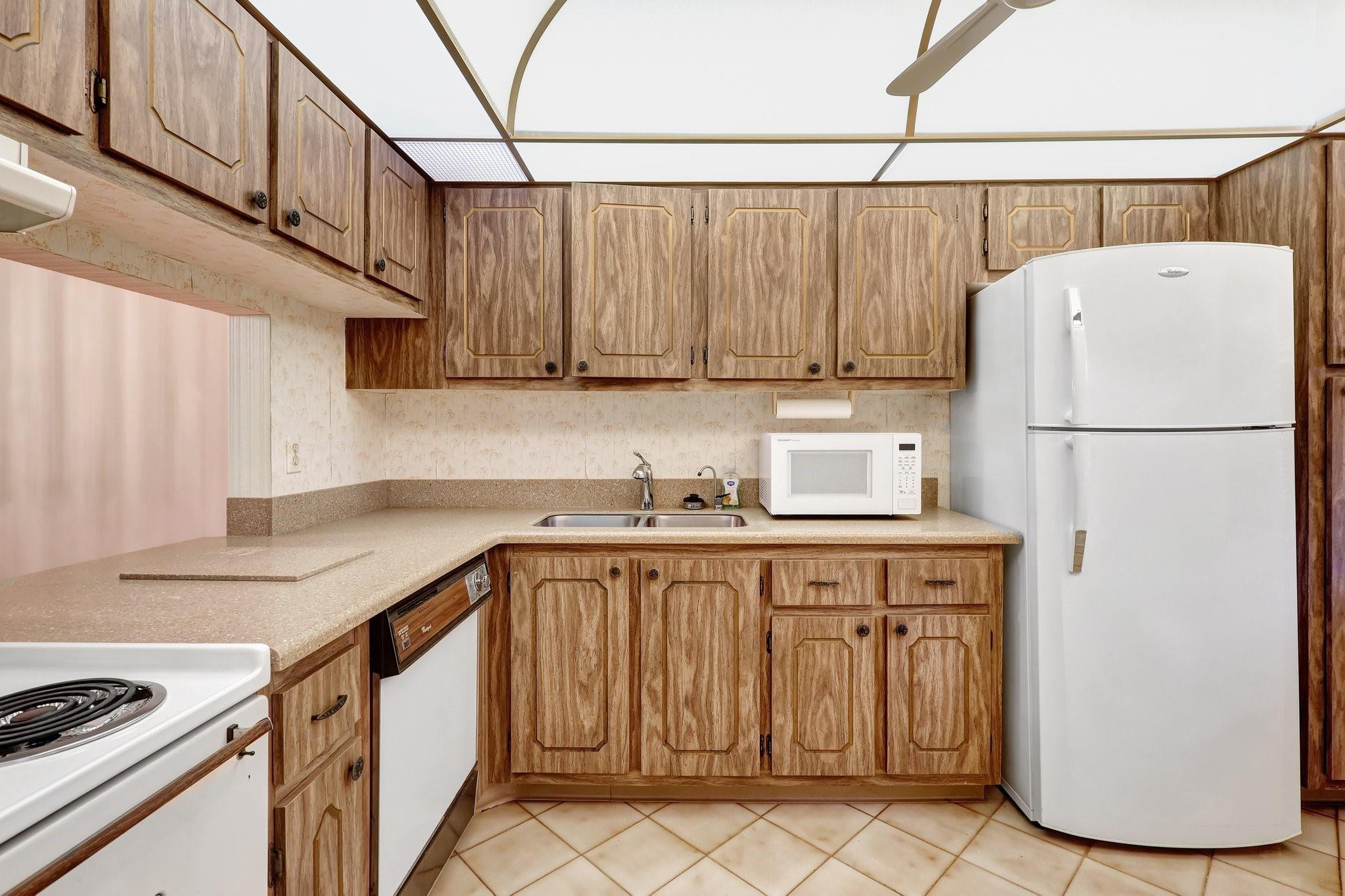 204 Lake Helen Dr 204