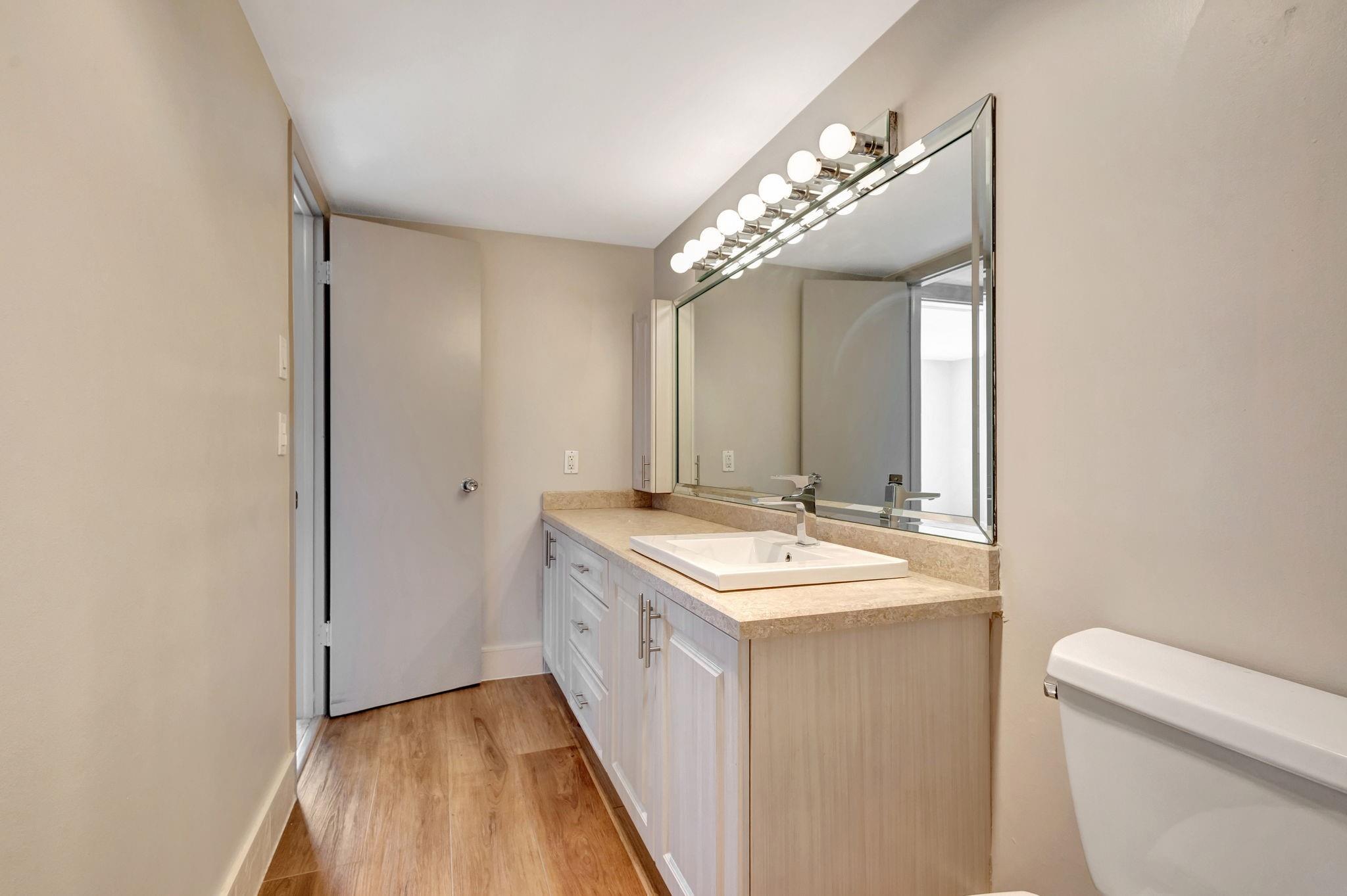 419 US Highway 1 108