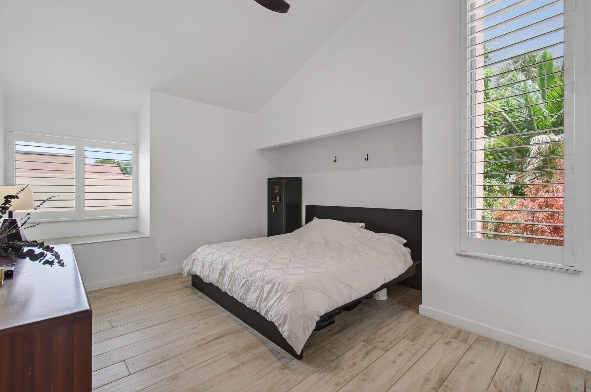 1089 NW 13th St 1