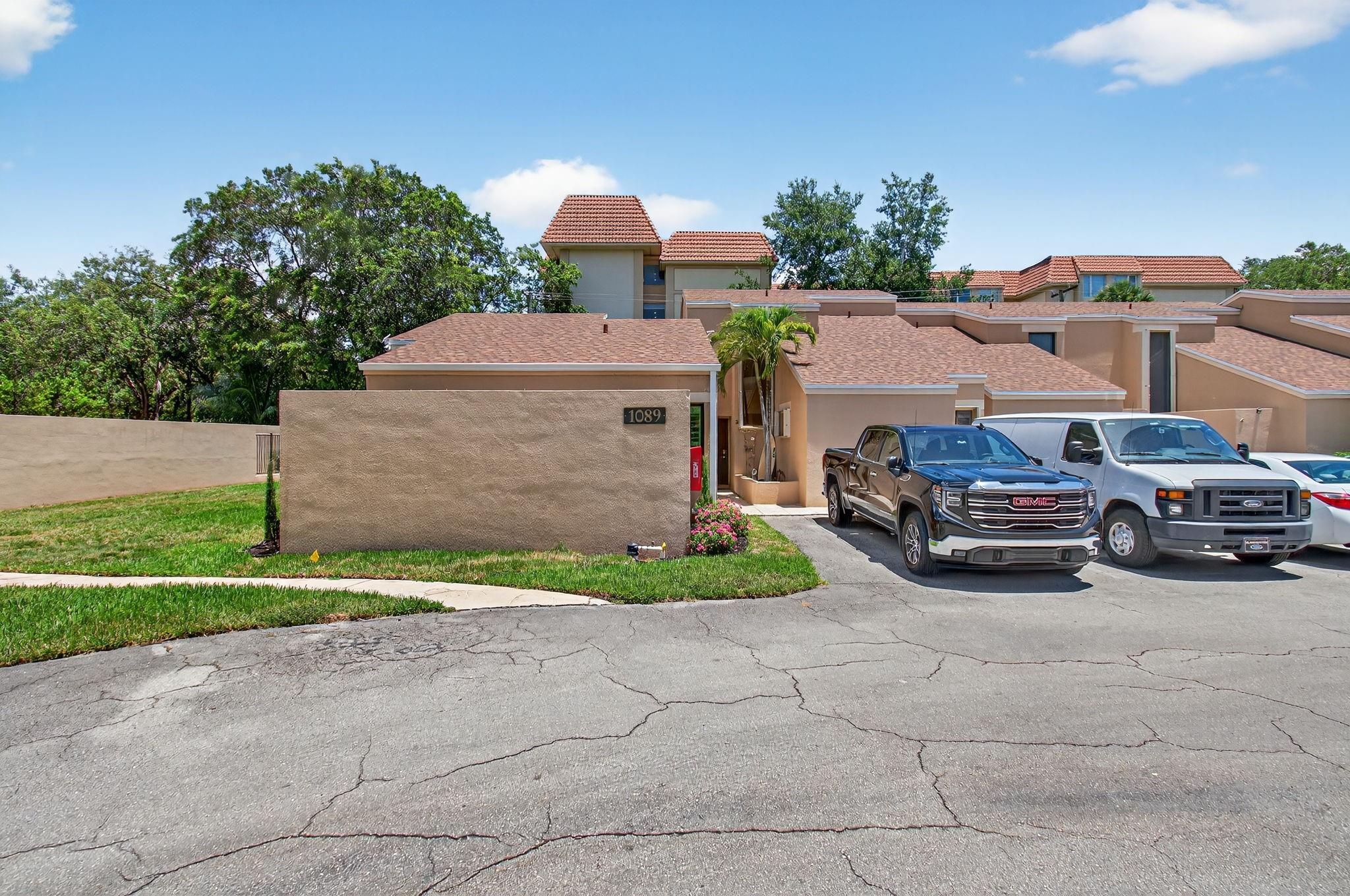 1089 NW 13th St 1
