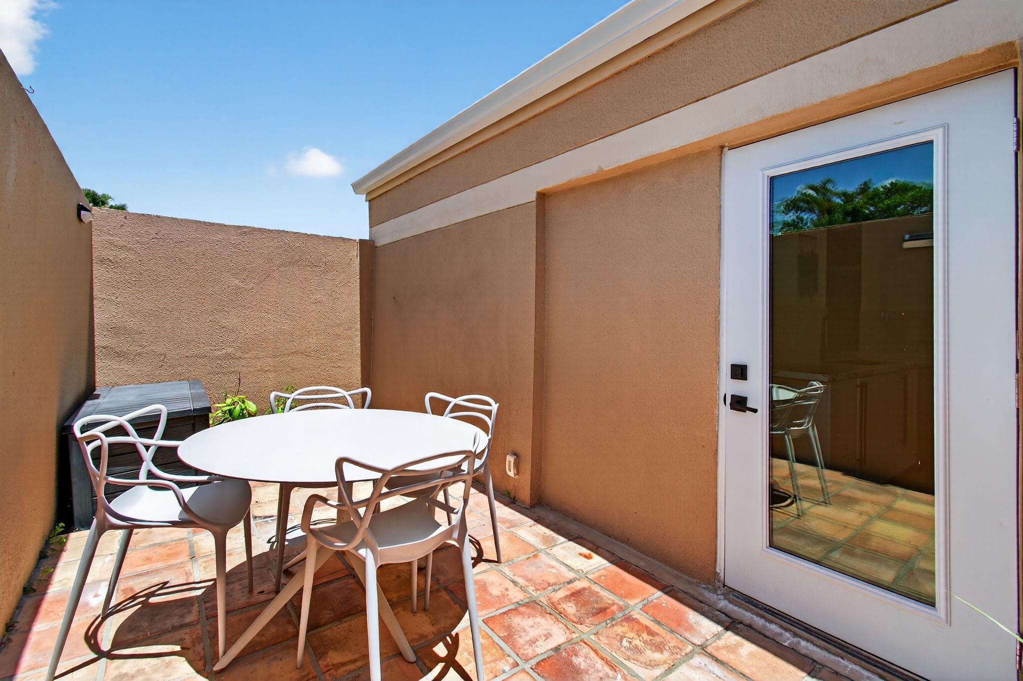 1089 NW 13th St 1