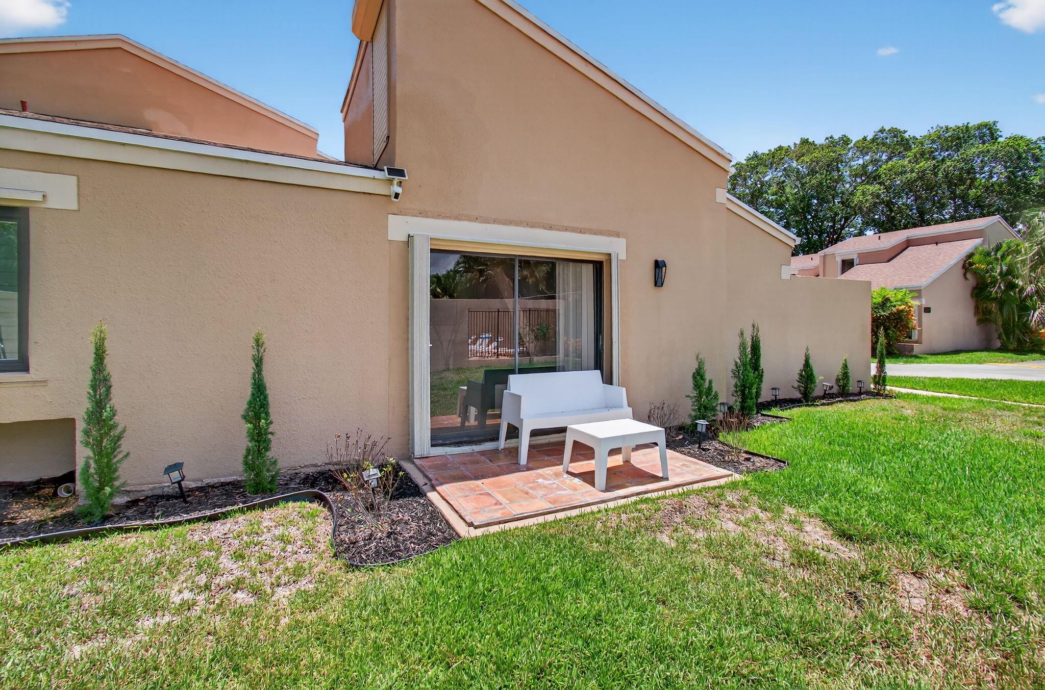 1089 NW 13th St 1