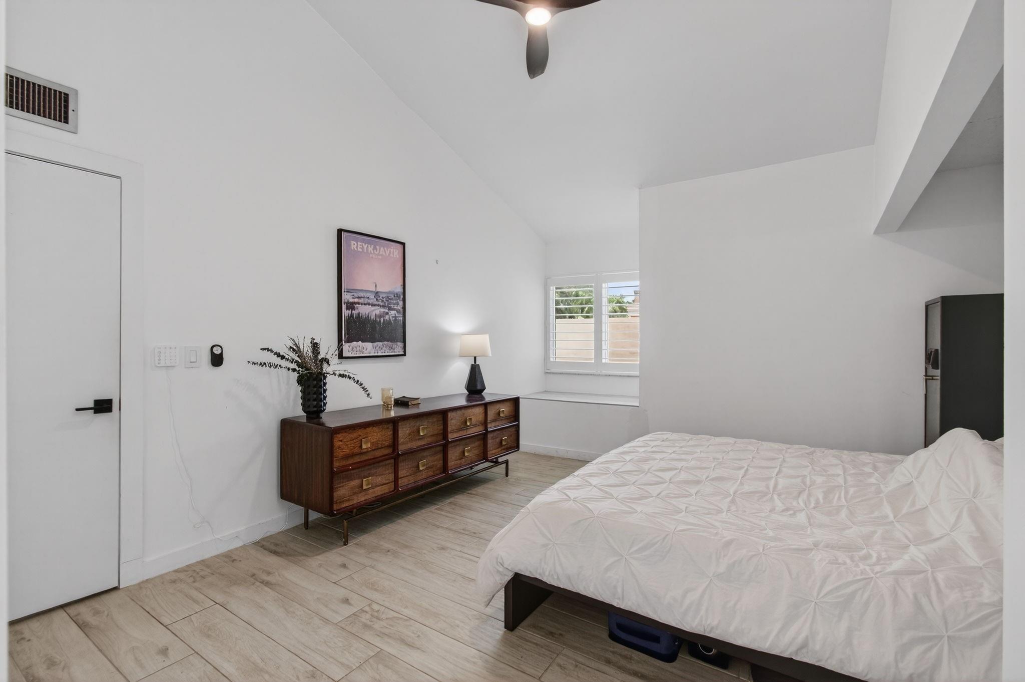 1089 NW 13th St 1