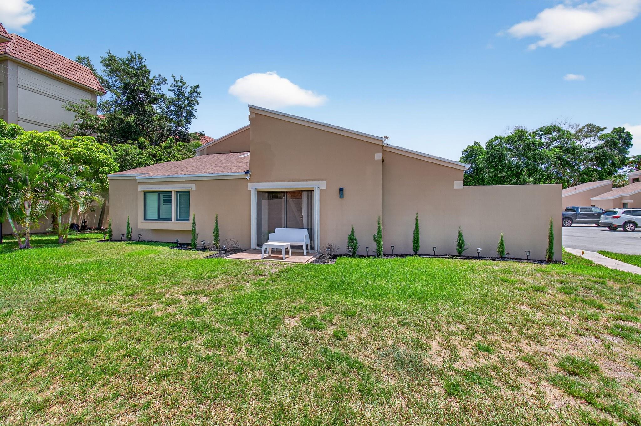 1089 NW 13th St 1