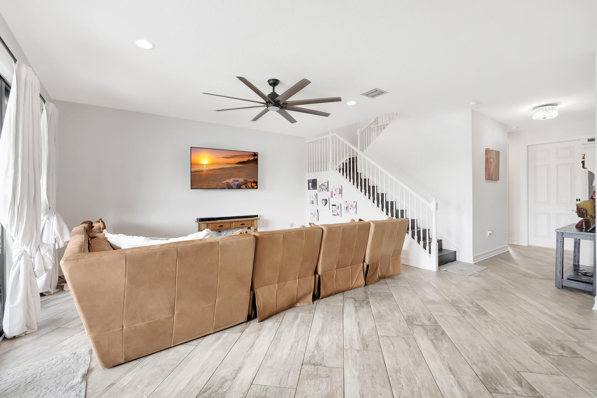 13810 Moss Agate Avenue