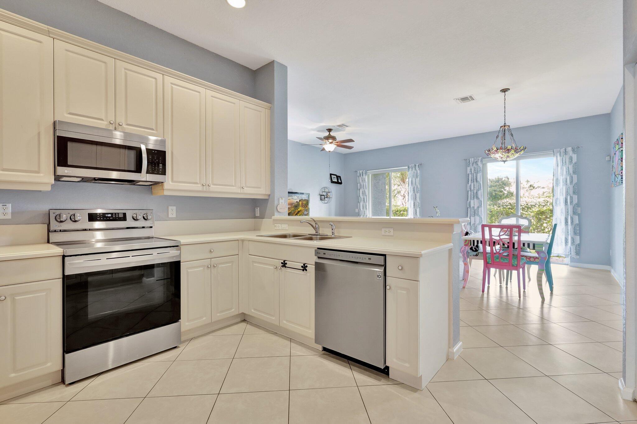 9883 Savannah Estates Drive