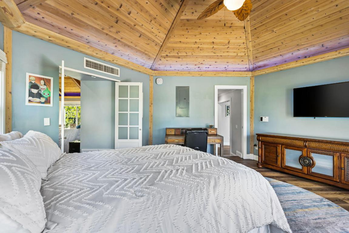 610 SW Bittern Street