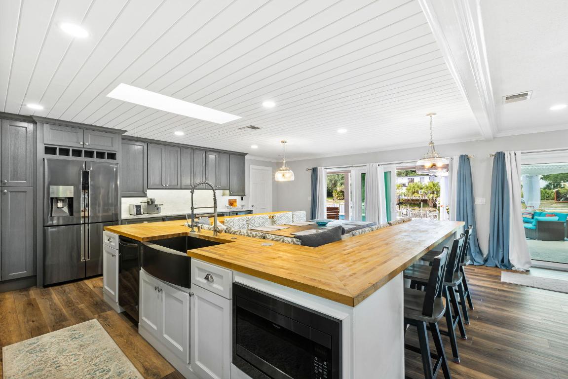 610 SW Bittern Street