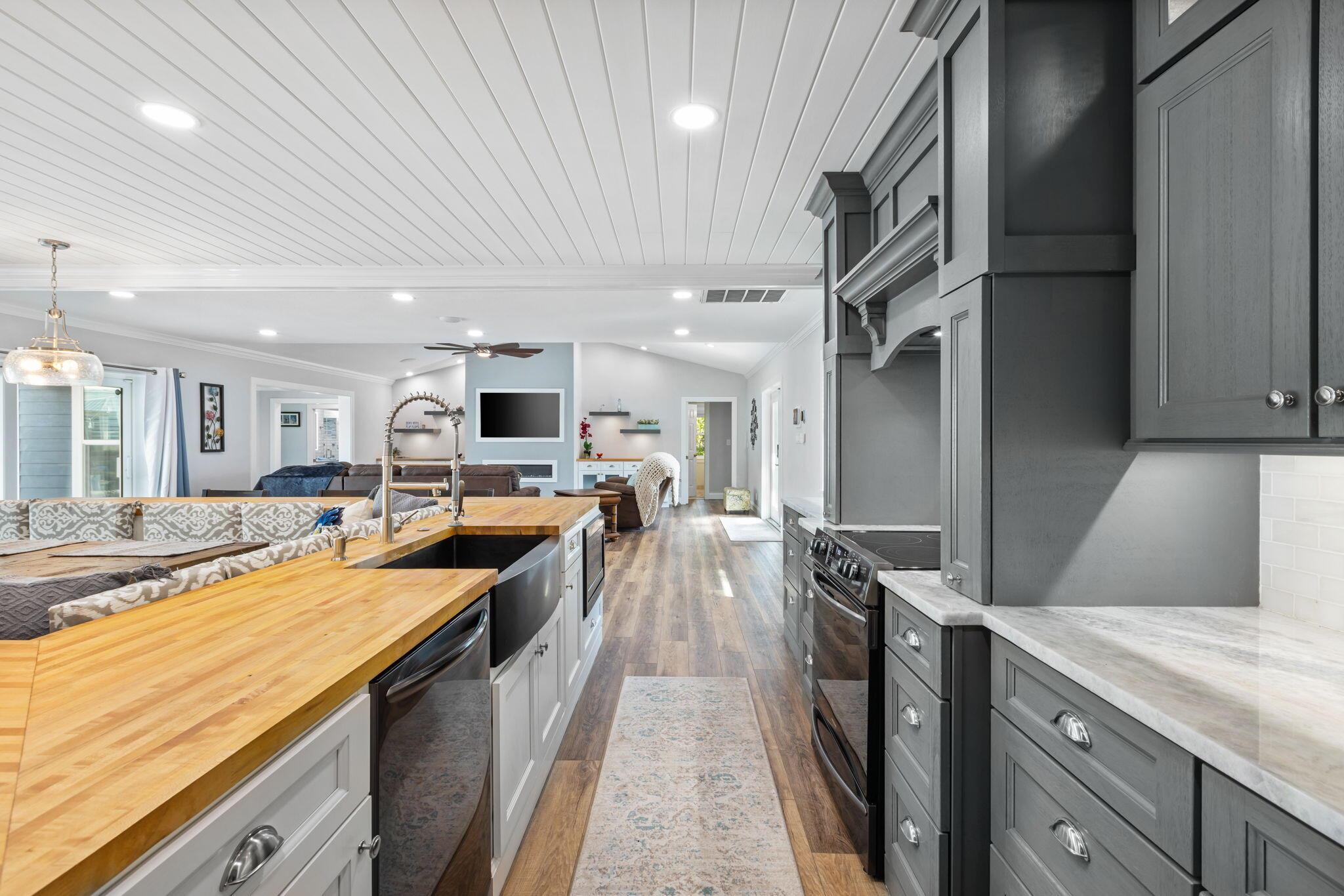 610 SW Bittern Street