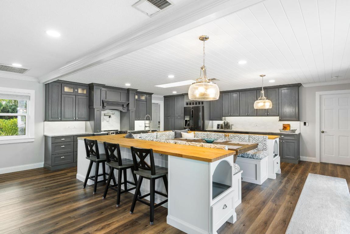 610 SW Bittern Street