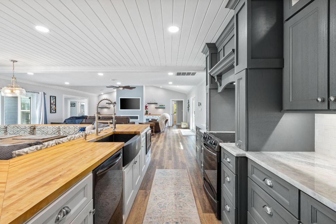 610 SW Bittern Street