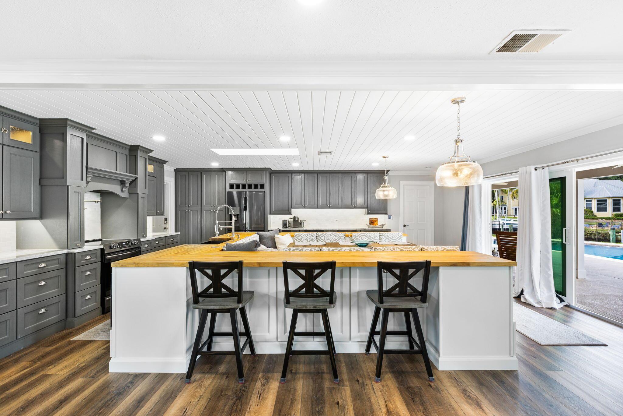 610 SW Bittern Street