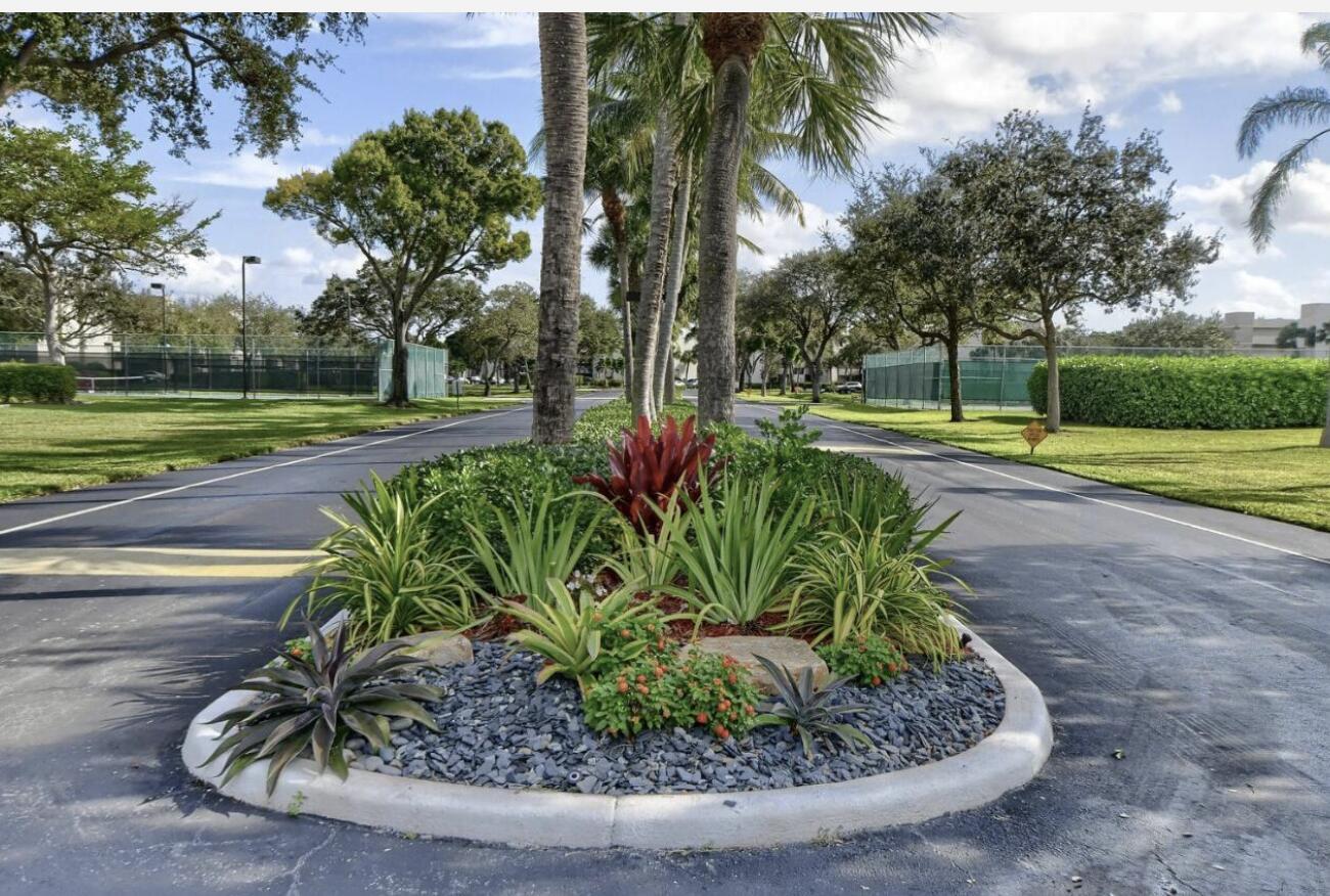 5800 Camino Del Sol 206