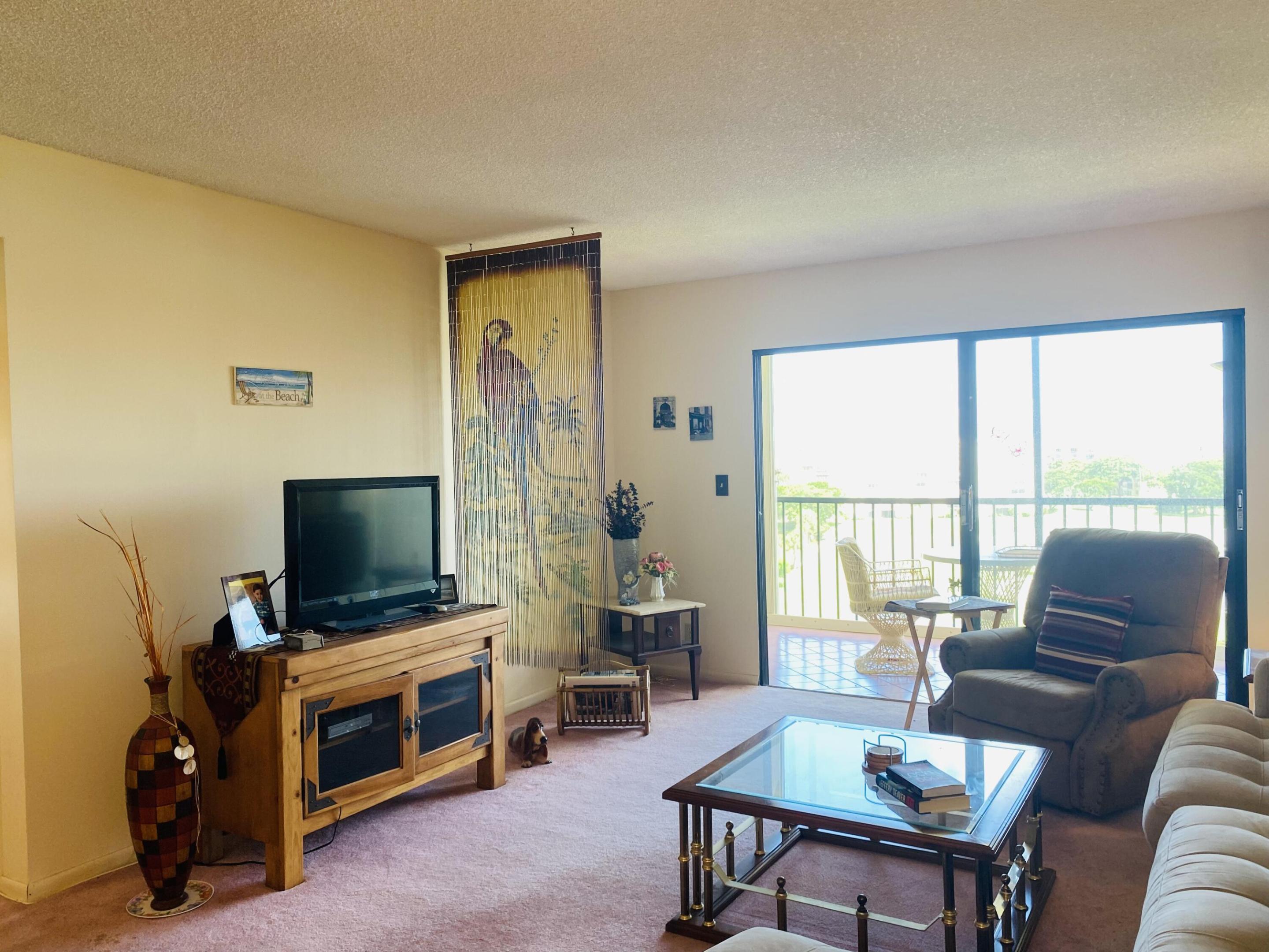 7076 Huntington Lane 801